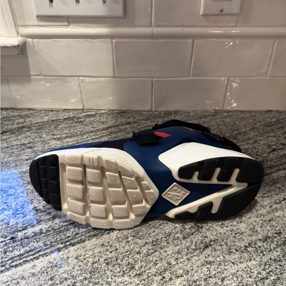 Women’s Nike Air Huarache City Utility Size 10.5 - Picture 9 of 10